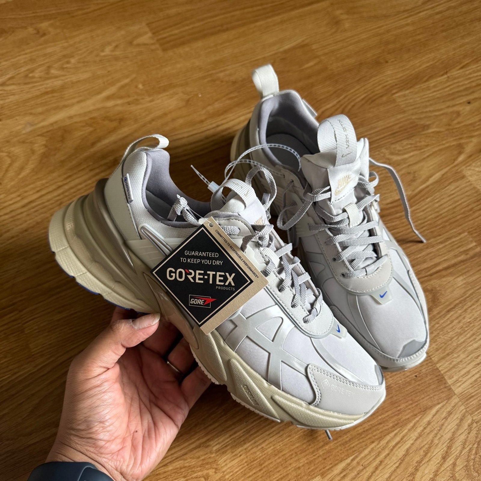 Nike V2k Run Bone Blue Women's Size 8